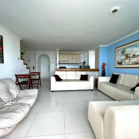 Vista Al Mar: Espacioso Apartamento Para 7 Personas